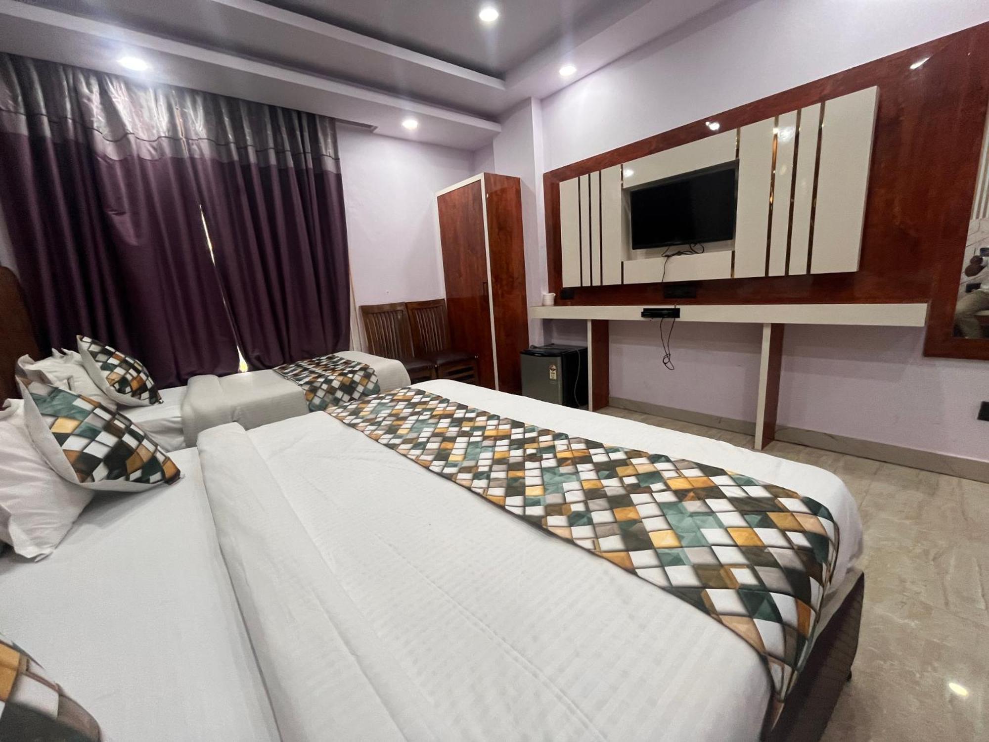 Hotel Embassy Near Rk Ashram Metro New Delhi Exterior photo