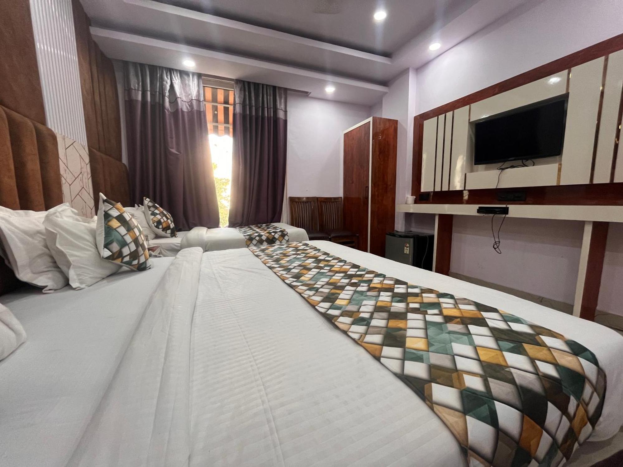 Hotel Embassy Near Rk Ashram Metro New Delhi Exterior photo