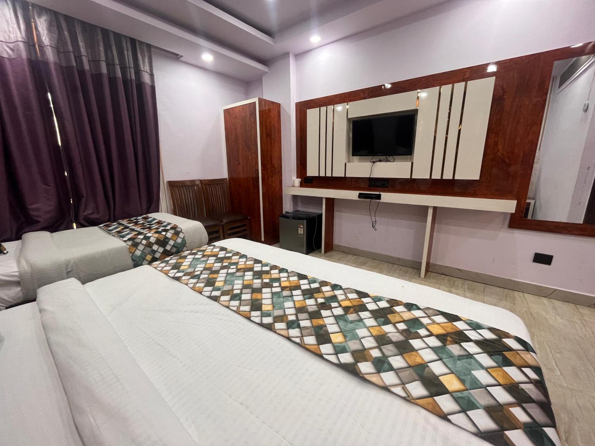 Hotel Embassy Near Rk Ashram Metro New Delhi Exterior photo