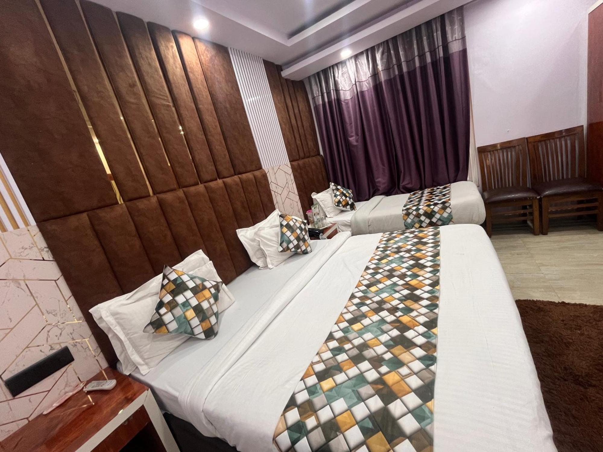 Hotel Embassy Near Rk Ashram Metro New Delhi Exterior photo