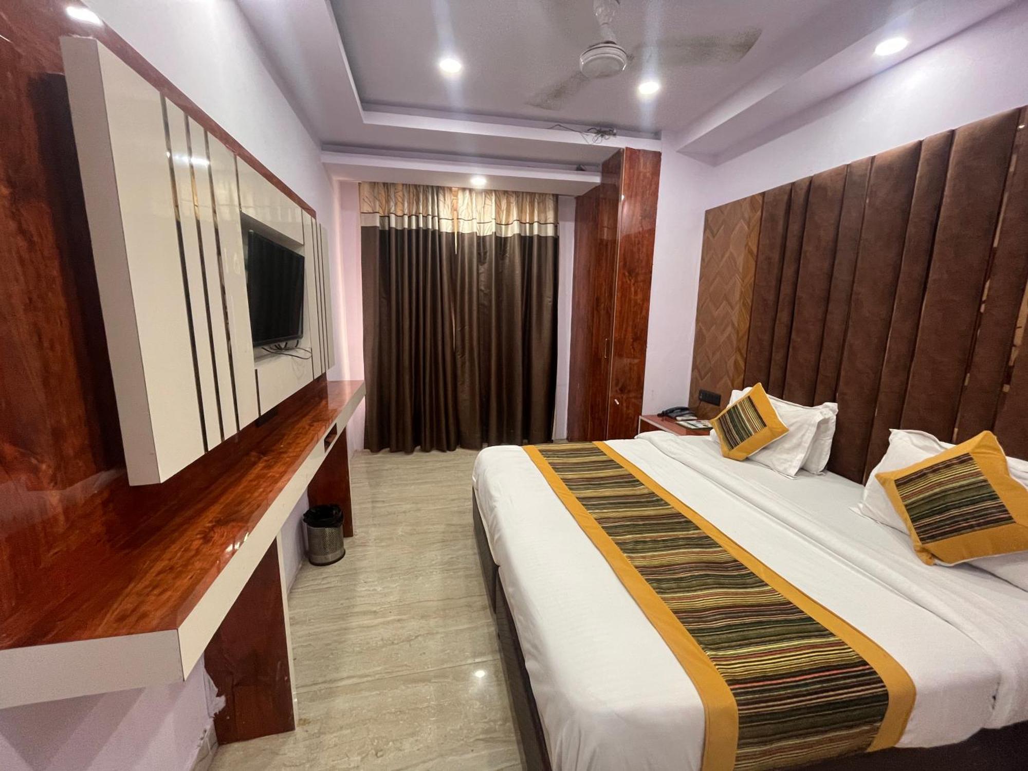 Hotel Embassy Near Rk Ashram Metro New Delhi Exterior photo