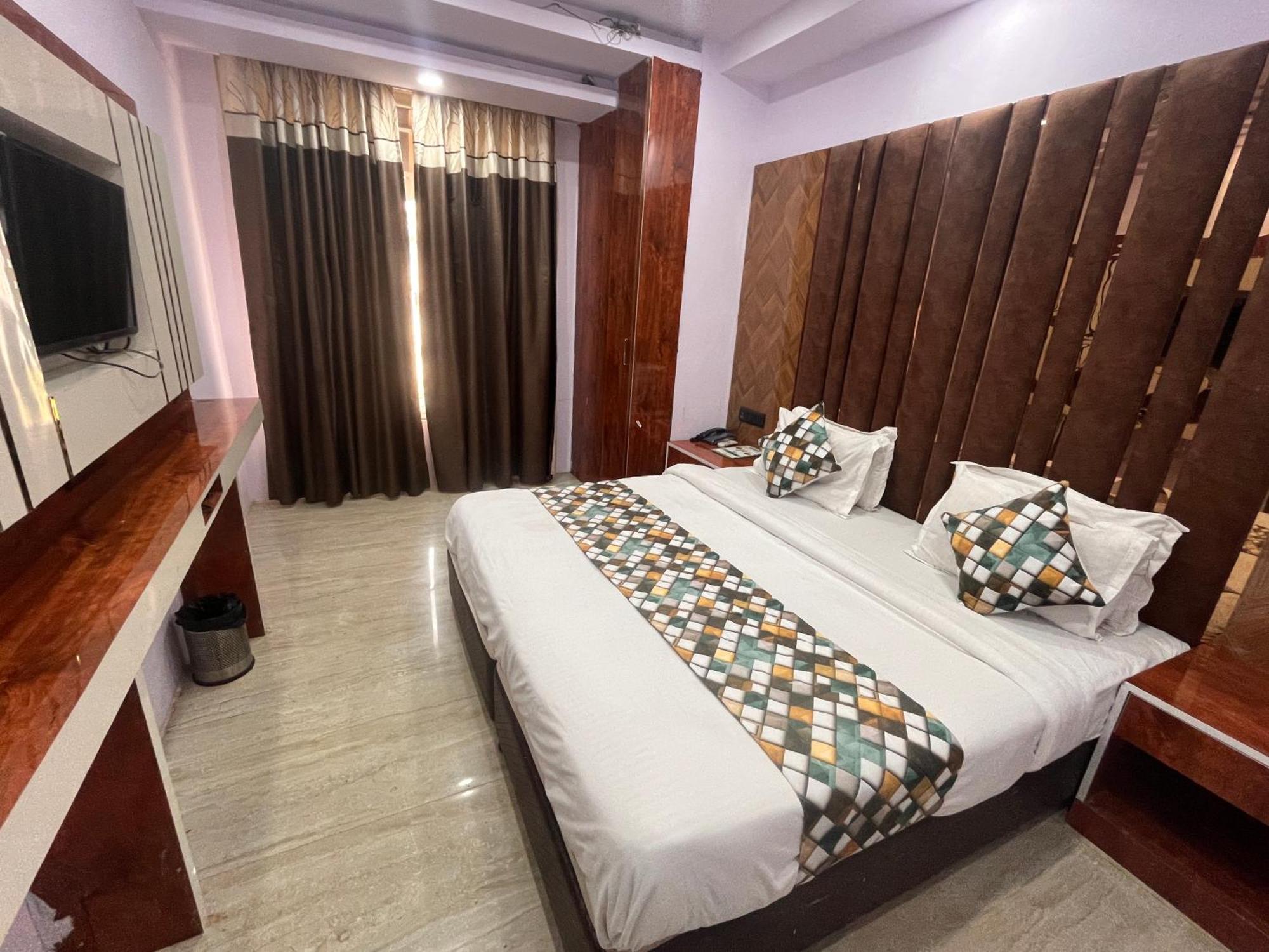Hotel Embassy Near Rk Ashram Metro New Delhi Exterior photo