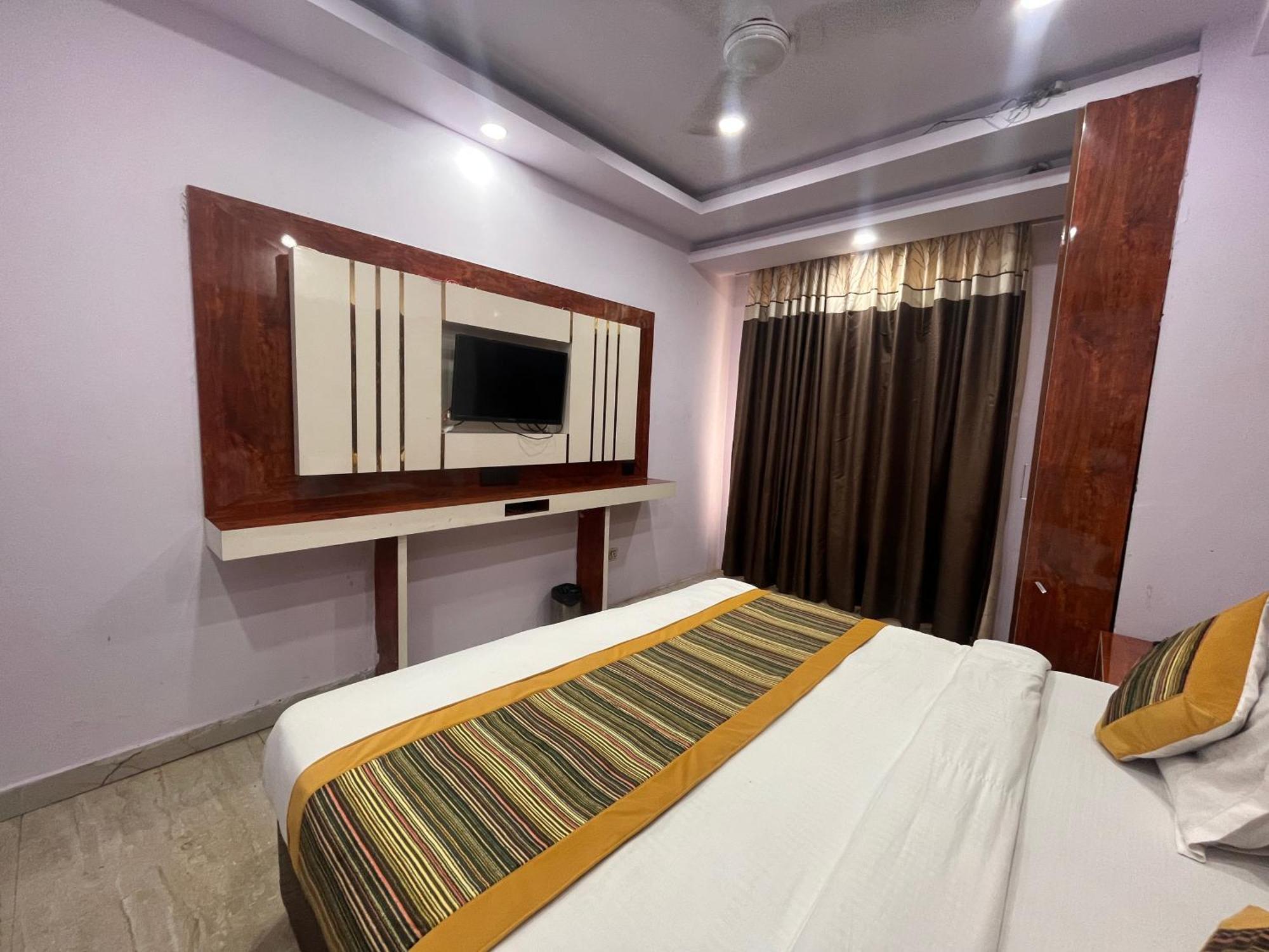 Hotel Embassy Near Rk Ashram Metro New Delhi Exterior photo