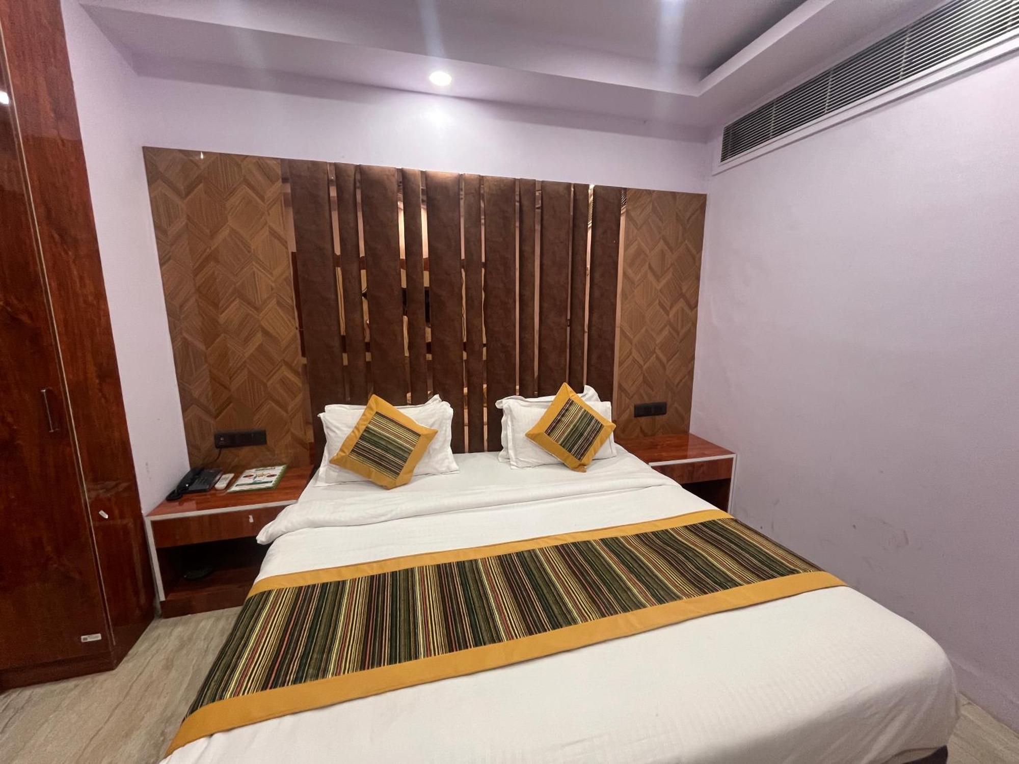 Hotel Embassy Near Rk Ashram Metro New Delhi Exterior photo