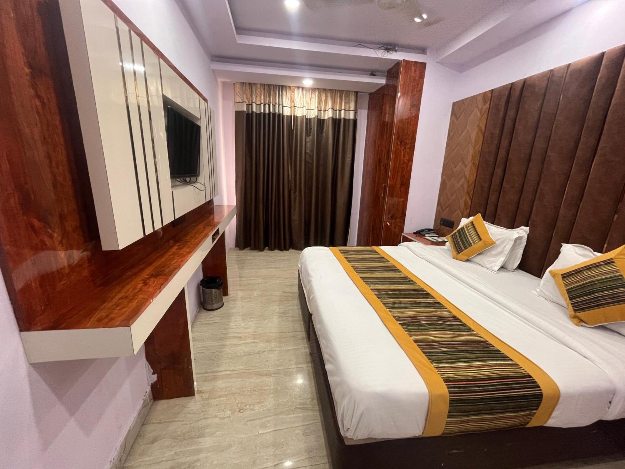 Hotel Embassy Near Rk Ashram Metro New Delhi Exterior photo