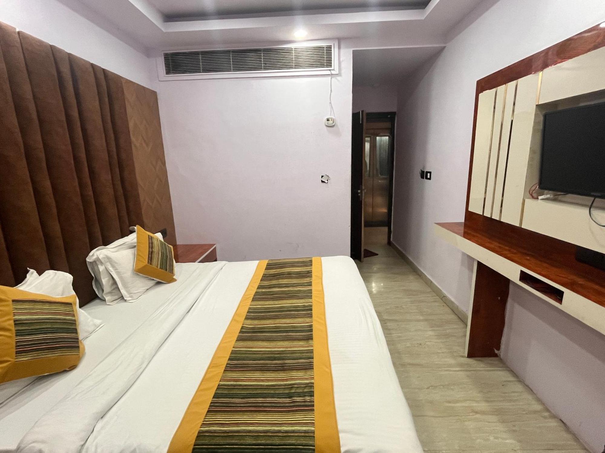 Hotel Embassy Near Rk Ashram Metro New Delhi Exterior photo