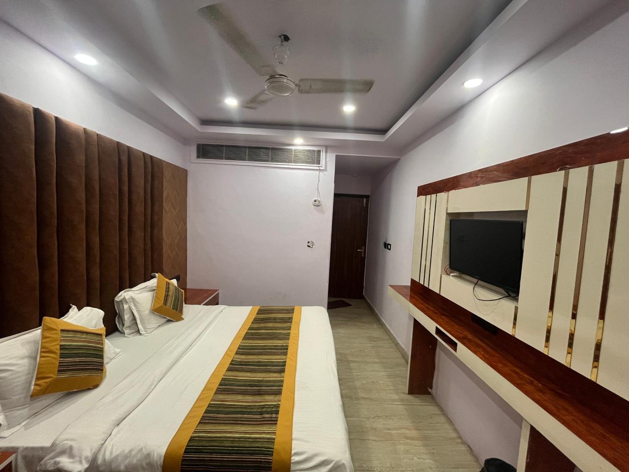 Hotel Embassy Near Rk Ashram Metro New Delhi Exterior photo