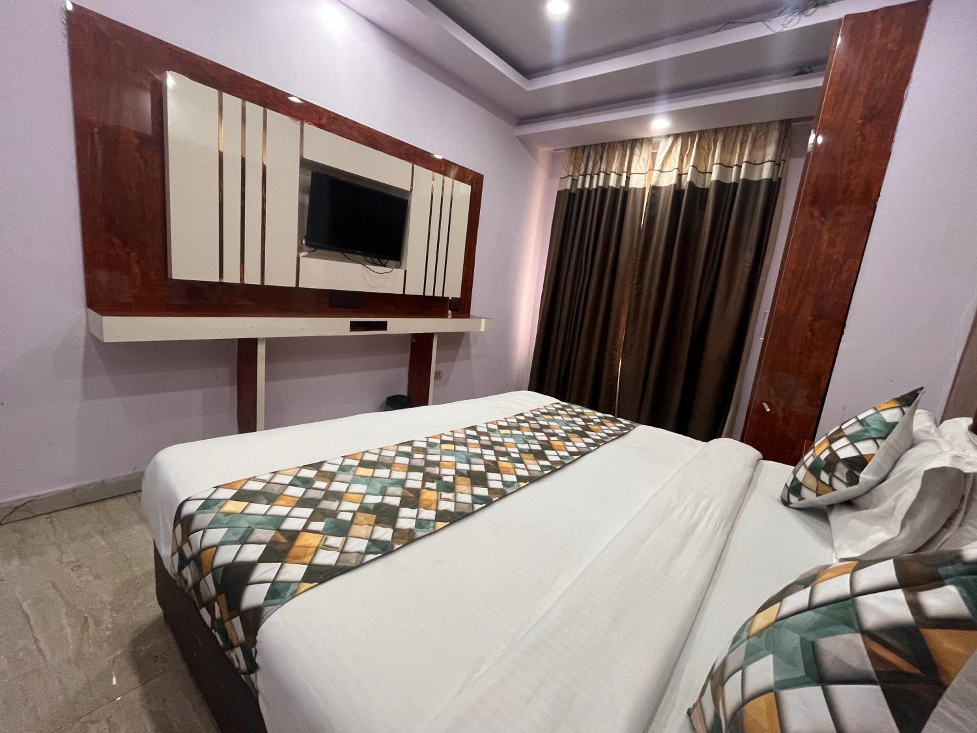 Hotel Embassy Near Rk Ashram Metro New Delhi Exterior photo