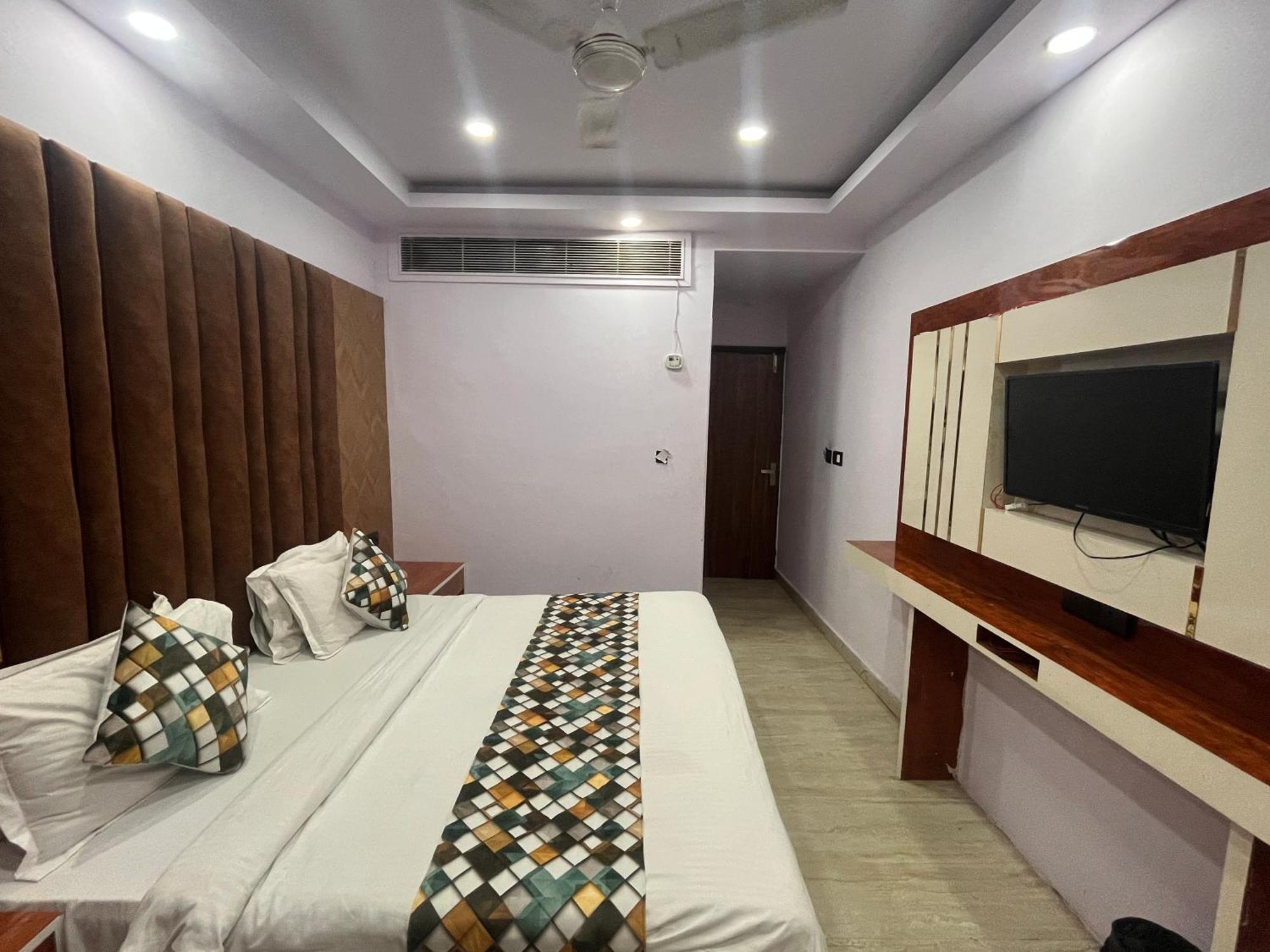 Hotel Embassy Near Rk Ashram Metro New Delhi Exterior photo