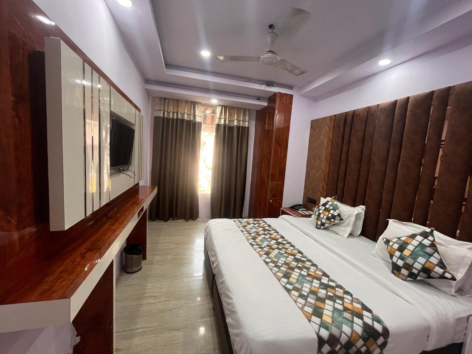 Hotel Embassy Near Rk Ashram Metro New Delhi Exterior photo