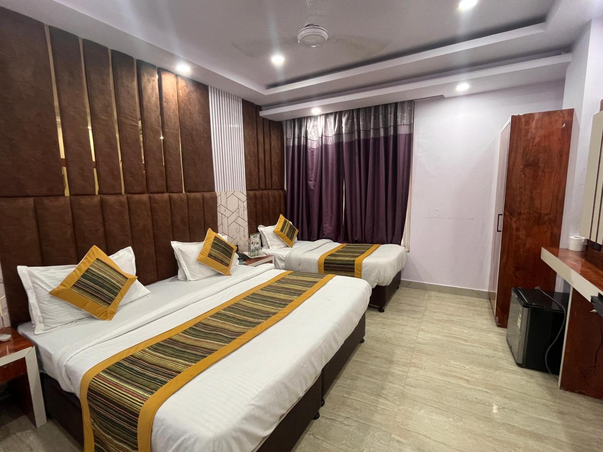 Hotel Embassy Near Rk Ashram Metro New Delhi Exterior photo