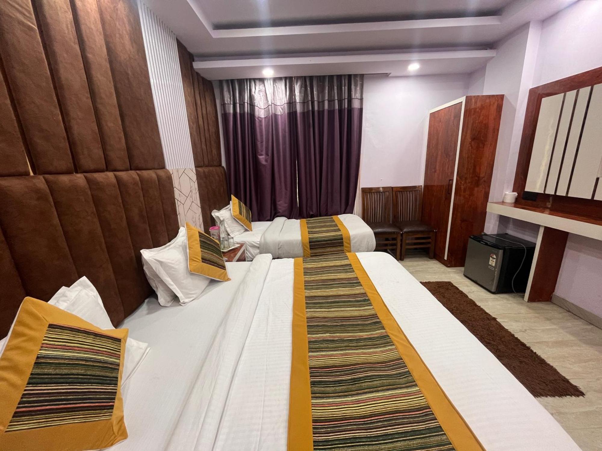 Hotel Embassy Near Rk Ashram Metro New Delhi Exterior photo
