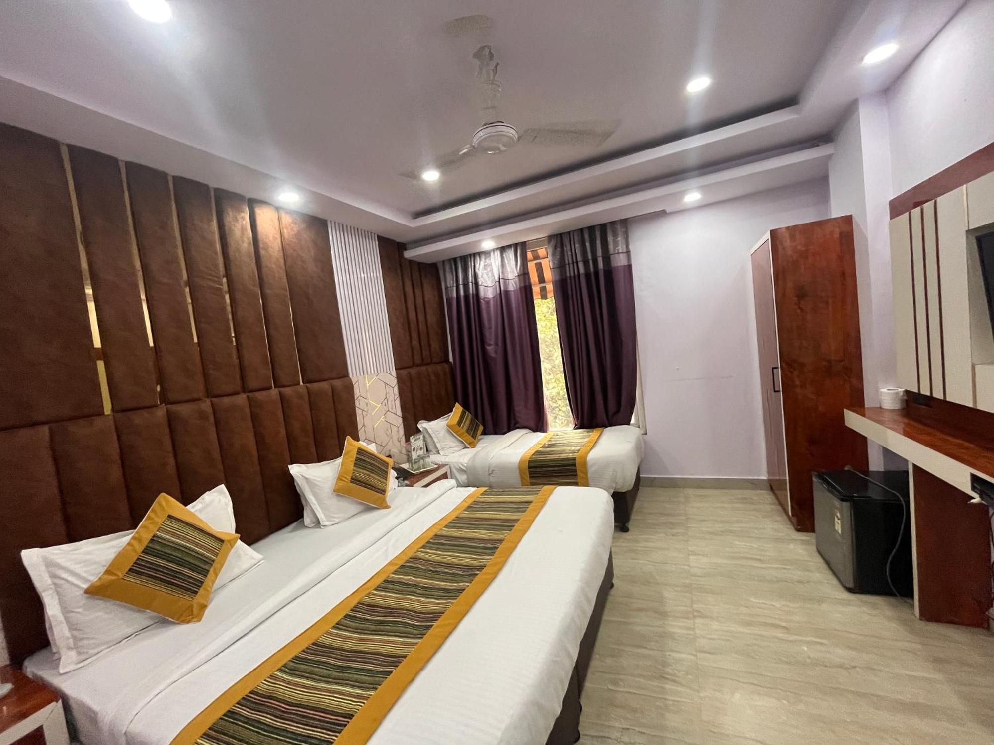 Hotel Embassy Near Rk Ashram Metro New Delhi Exterior photo