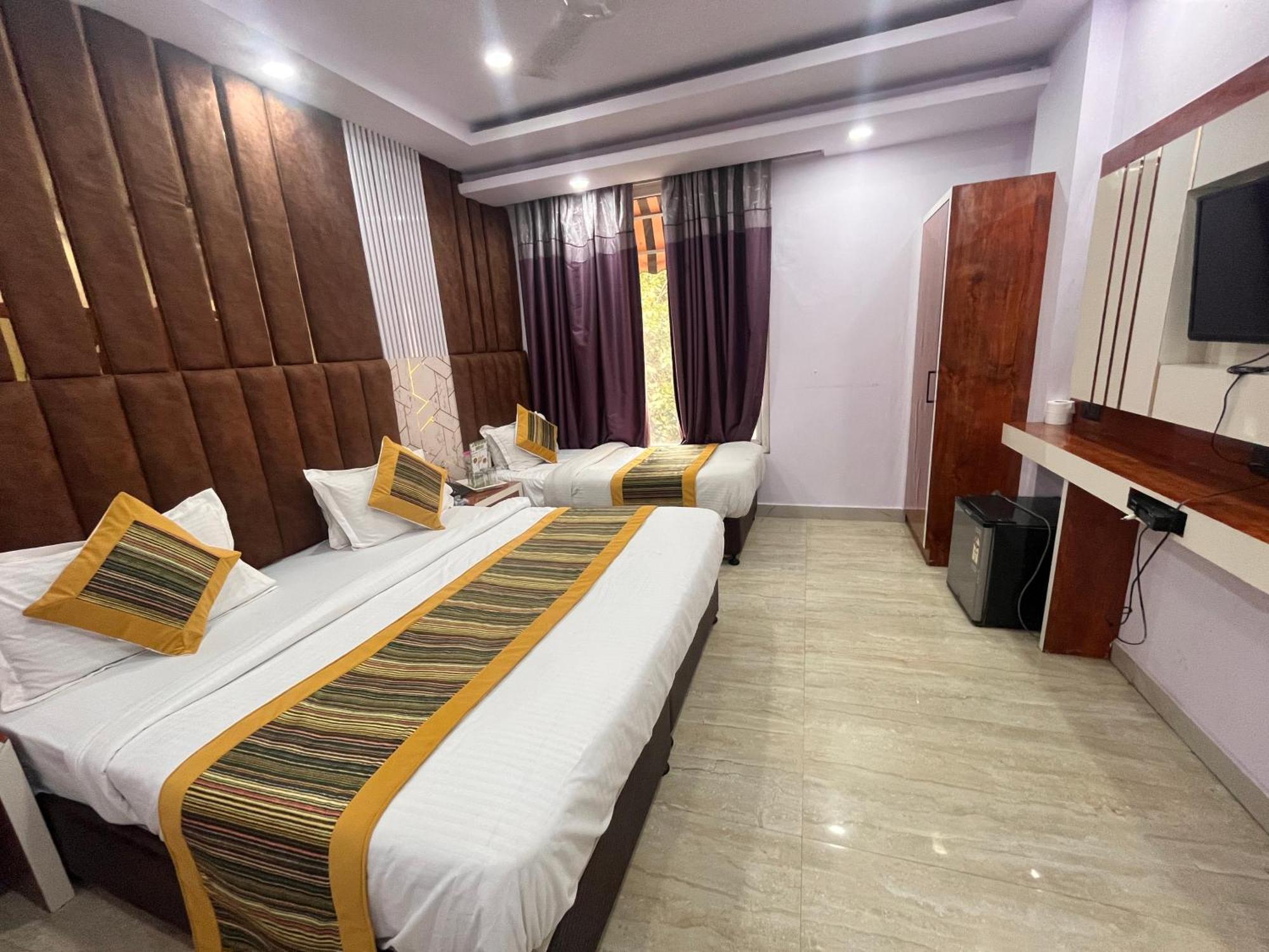 Hotel Embassy Near Rk Ashram Metro New Delhi Exterior photo