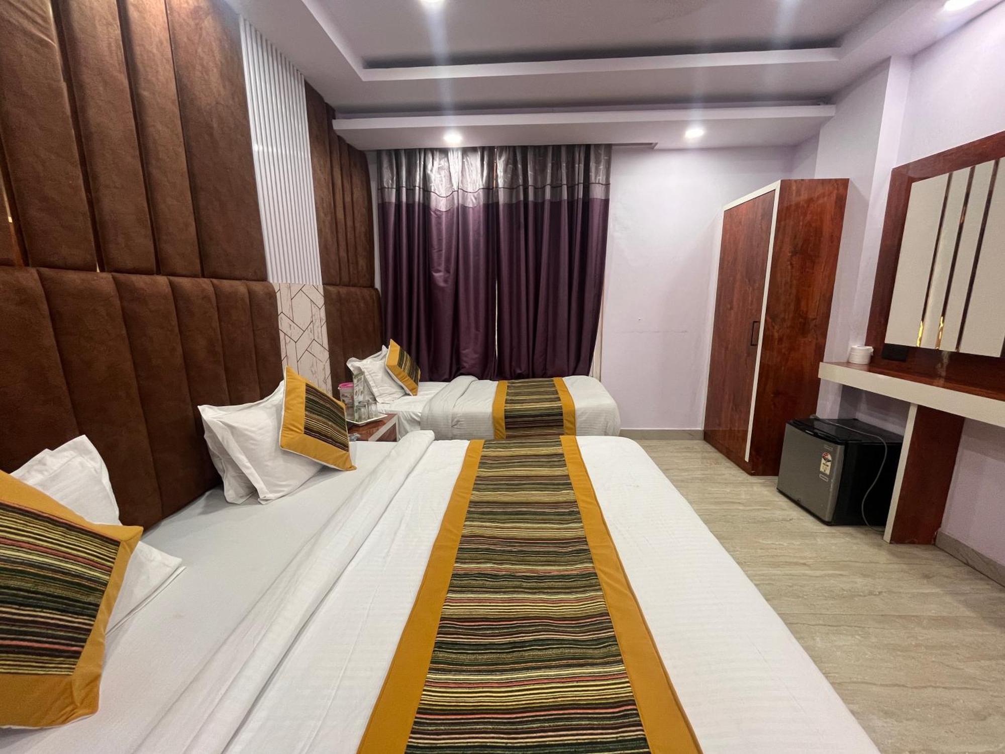 Hotel Embassy Near Rk Ashram Metro New Delhi Exterior photo