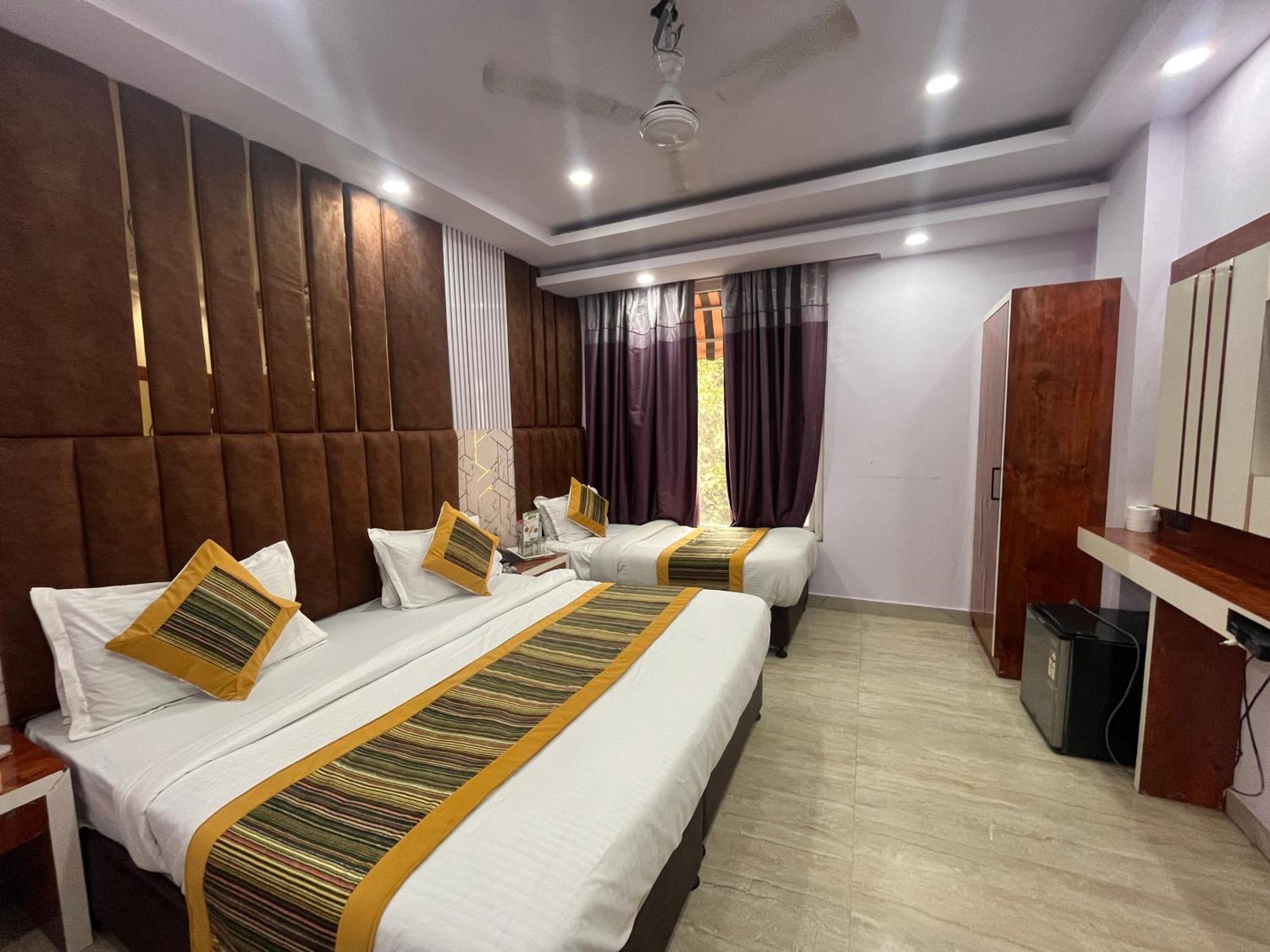 Hotel Embassy Near Rk Ashram Metro New Delhi Exterior photo