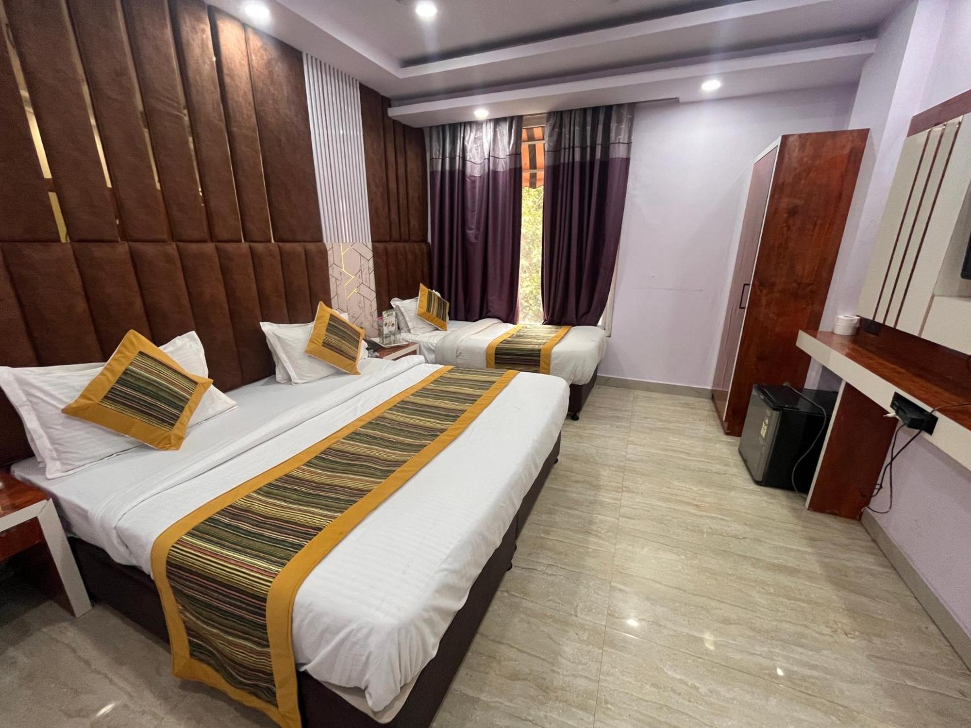 Hotel Embassy Near Rk Ashram Metro New Delhi Exterior photo